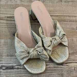 Kensie Metallic Gold Bow Sandles